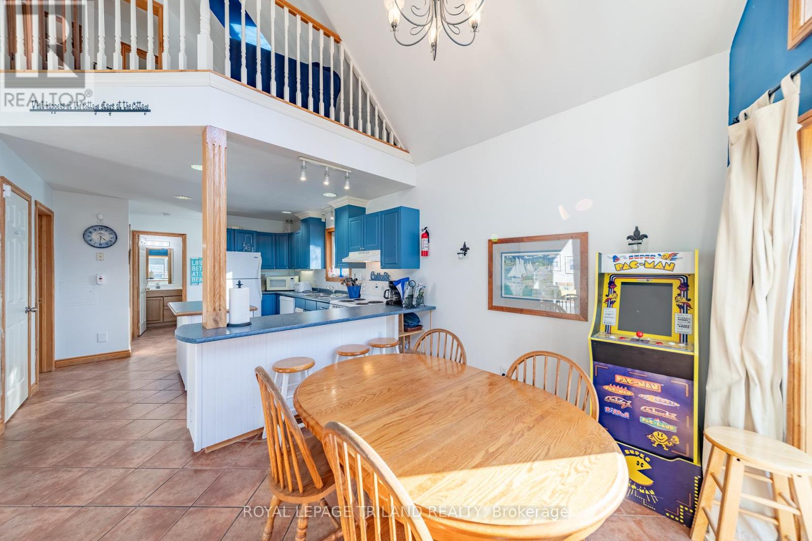 28 Elmwood Avenue, Lambton Shores, Ontario  N0M 1T0 - Photo 13 - X12924414