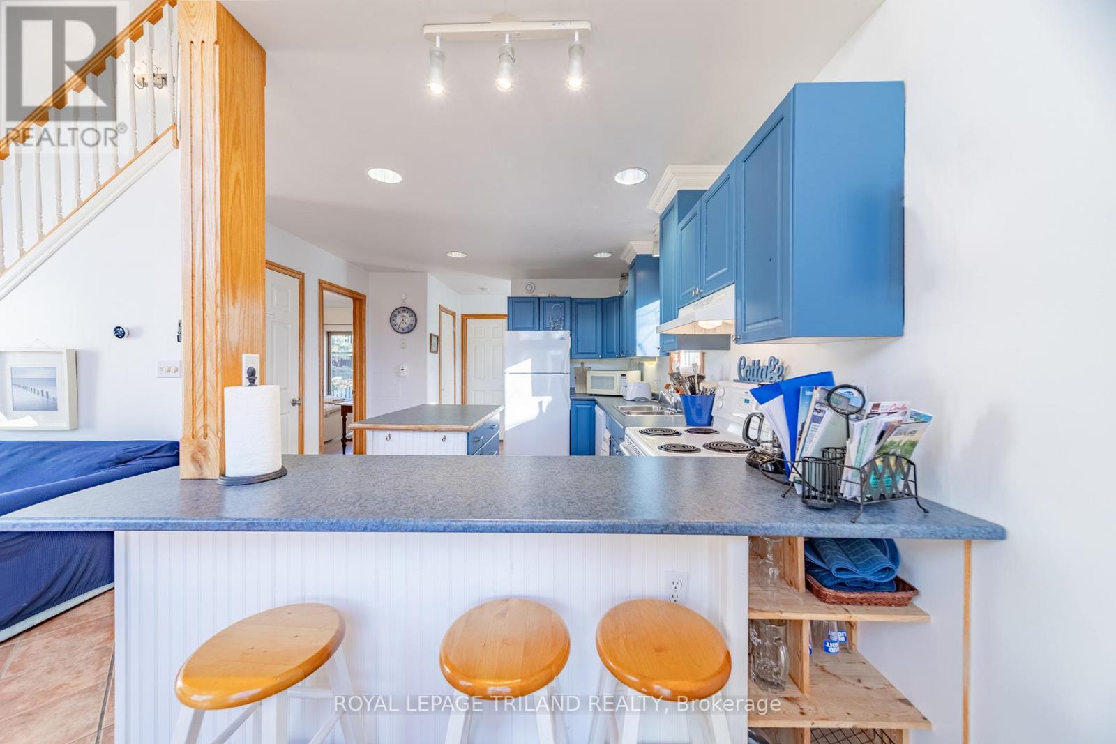 28 Elmwood Avenue, Lambton Shores, Ontario  N0M 1T0 - Photo 18 - X12924414