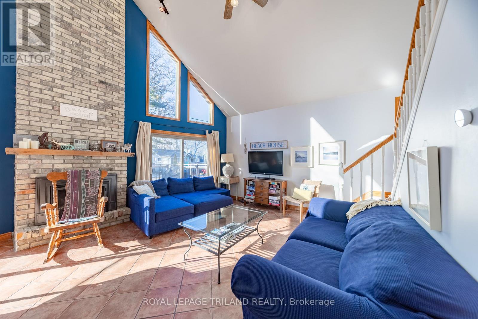 28 Elmwood Avenue, Lambton Shores, Ontario  N0M 1T0 - Photo 22 - X12924414