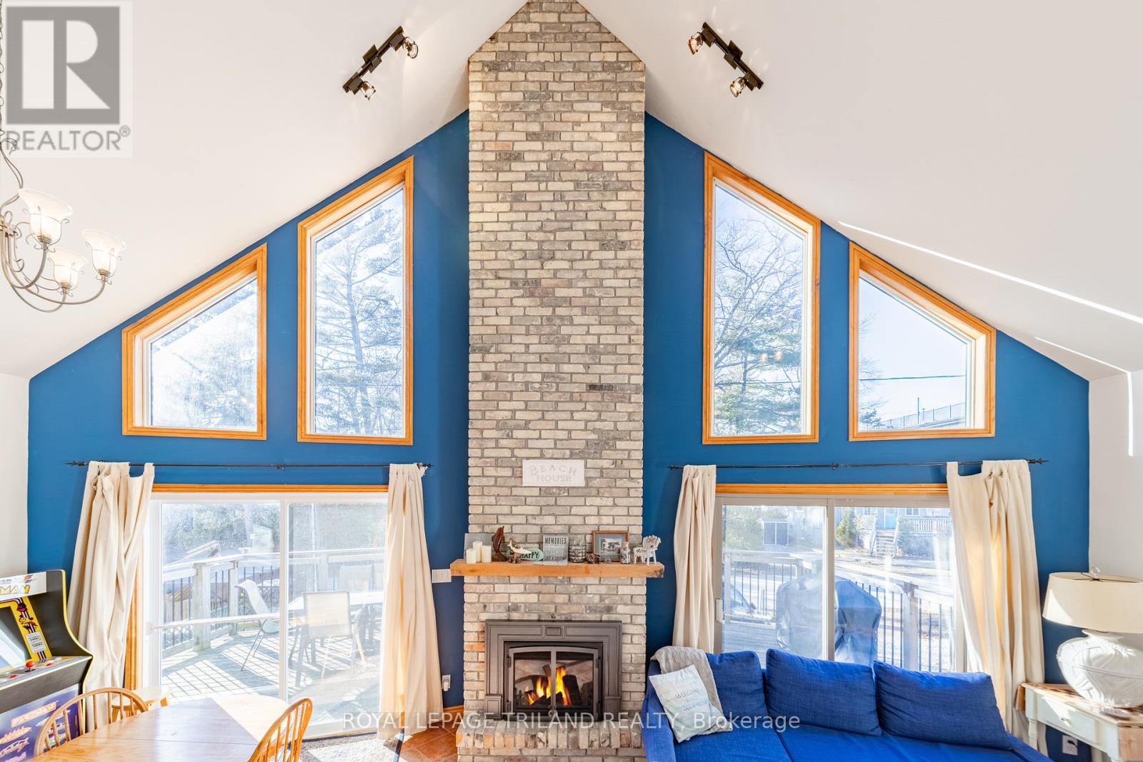 28 Elmwood Avenue, Lambton Shores, Ontario  N0M 1T0 - Photo 25 - X12924414