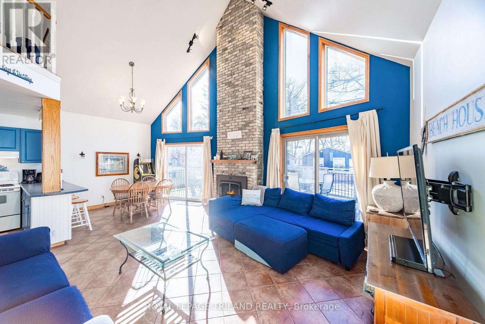 28 Elmwood Avenue, Lambton Shores, Ontario  N0M 1T0 - Photo 27 - X12924414