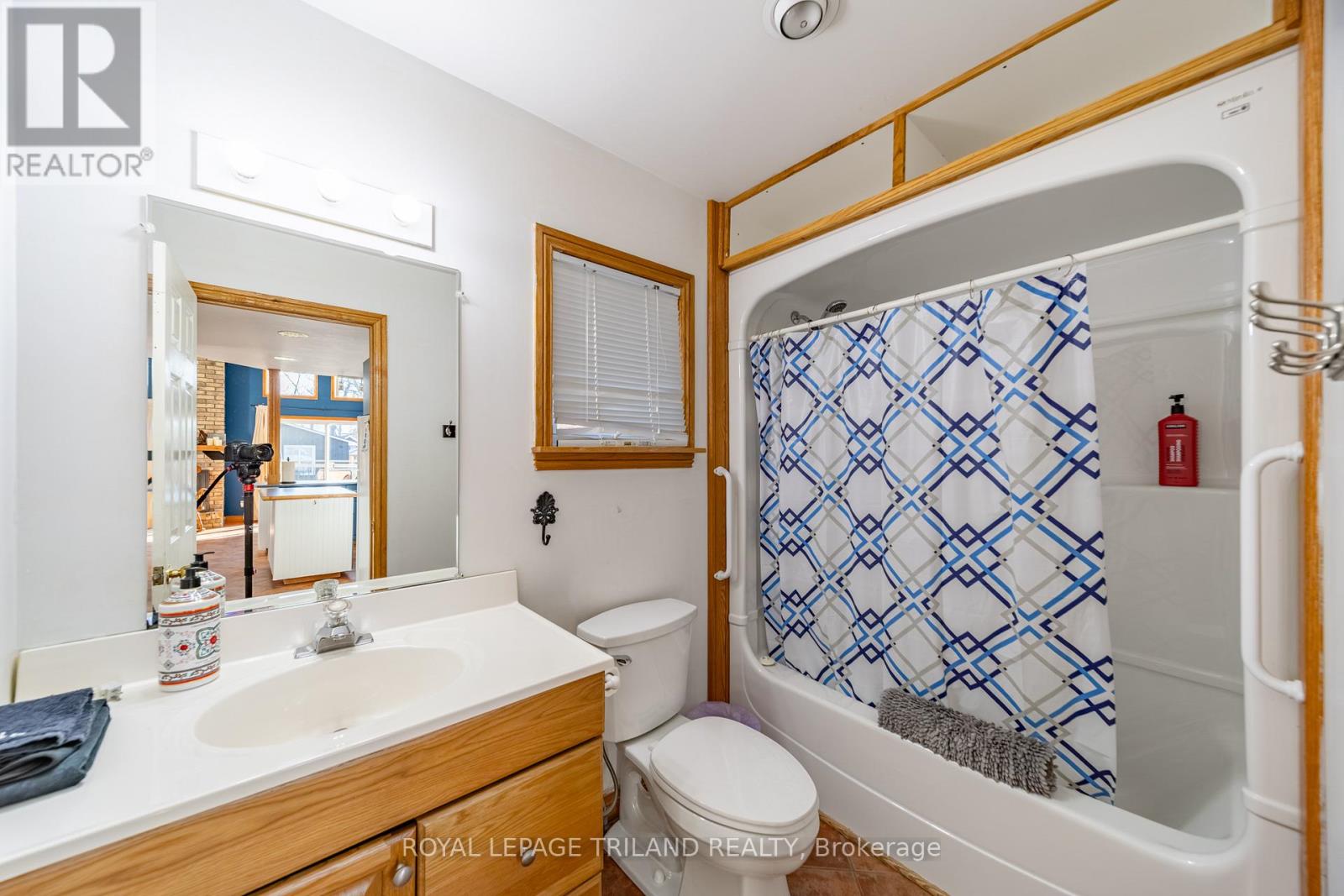 28 Elmwood Avenue, Lambton Shores, Ontario  N0M 1T0 - Photo 29 - X12924414