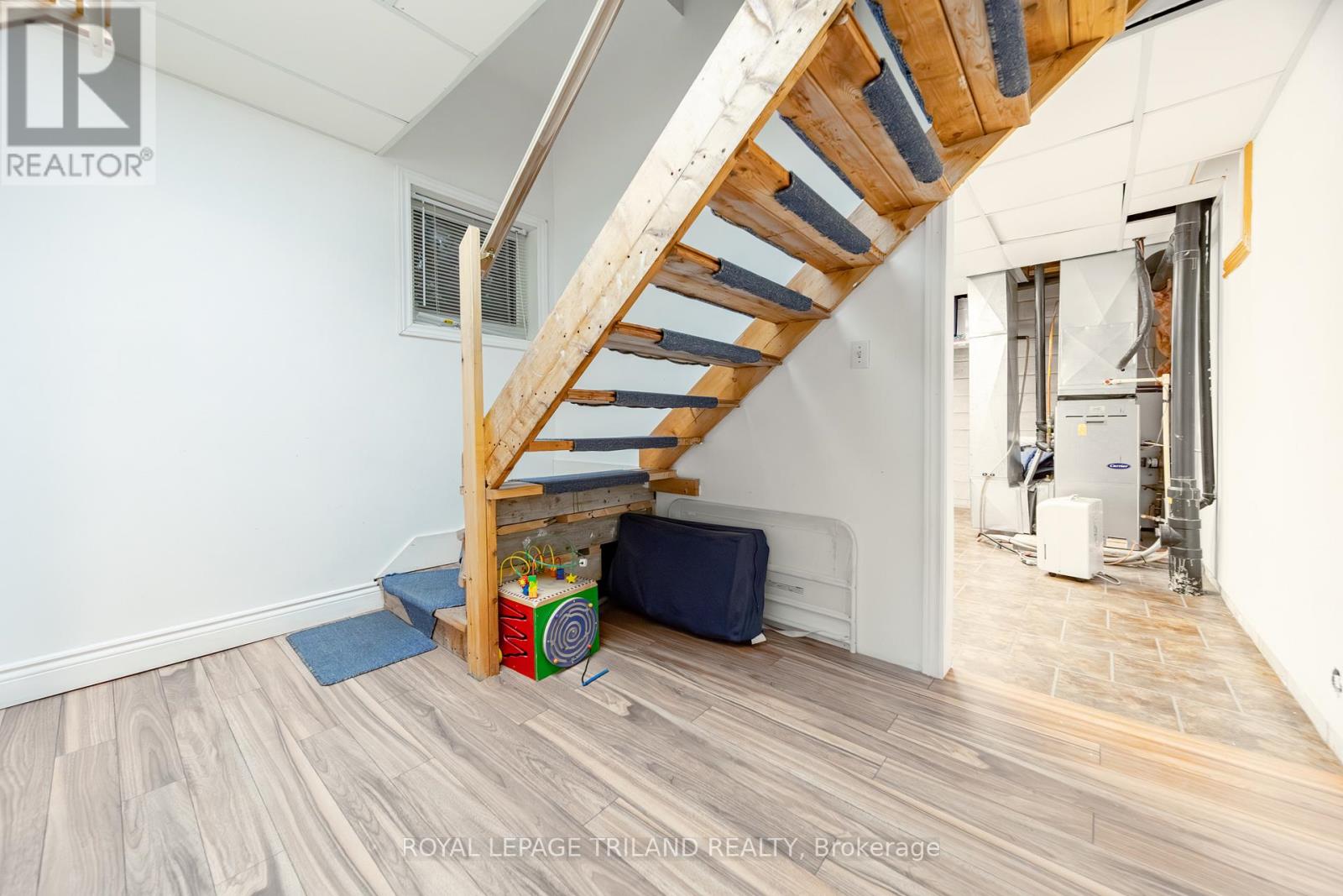 28 Elmwood Avenue, Lambton Shores, Ontario  N0M 1T0 - Photo 38 - X12924414