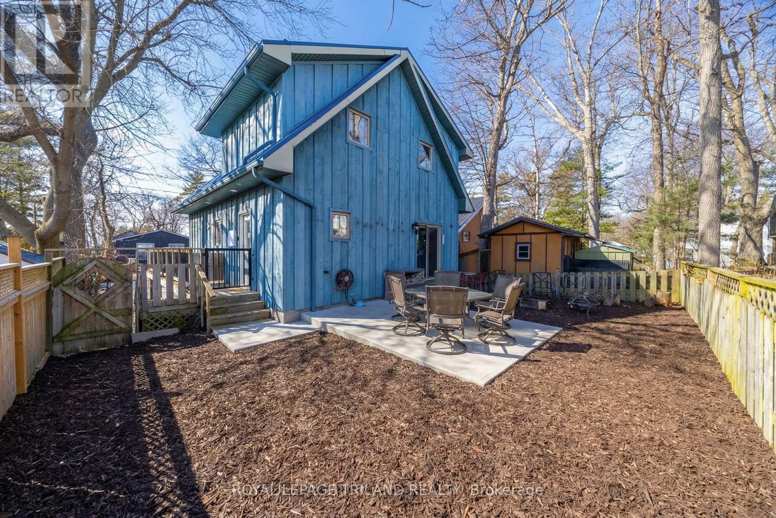 28 Elmwood Avenue, Lambton Shores, Ontario  N0M 1T0 - Photo 8 - X12924414