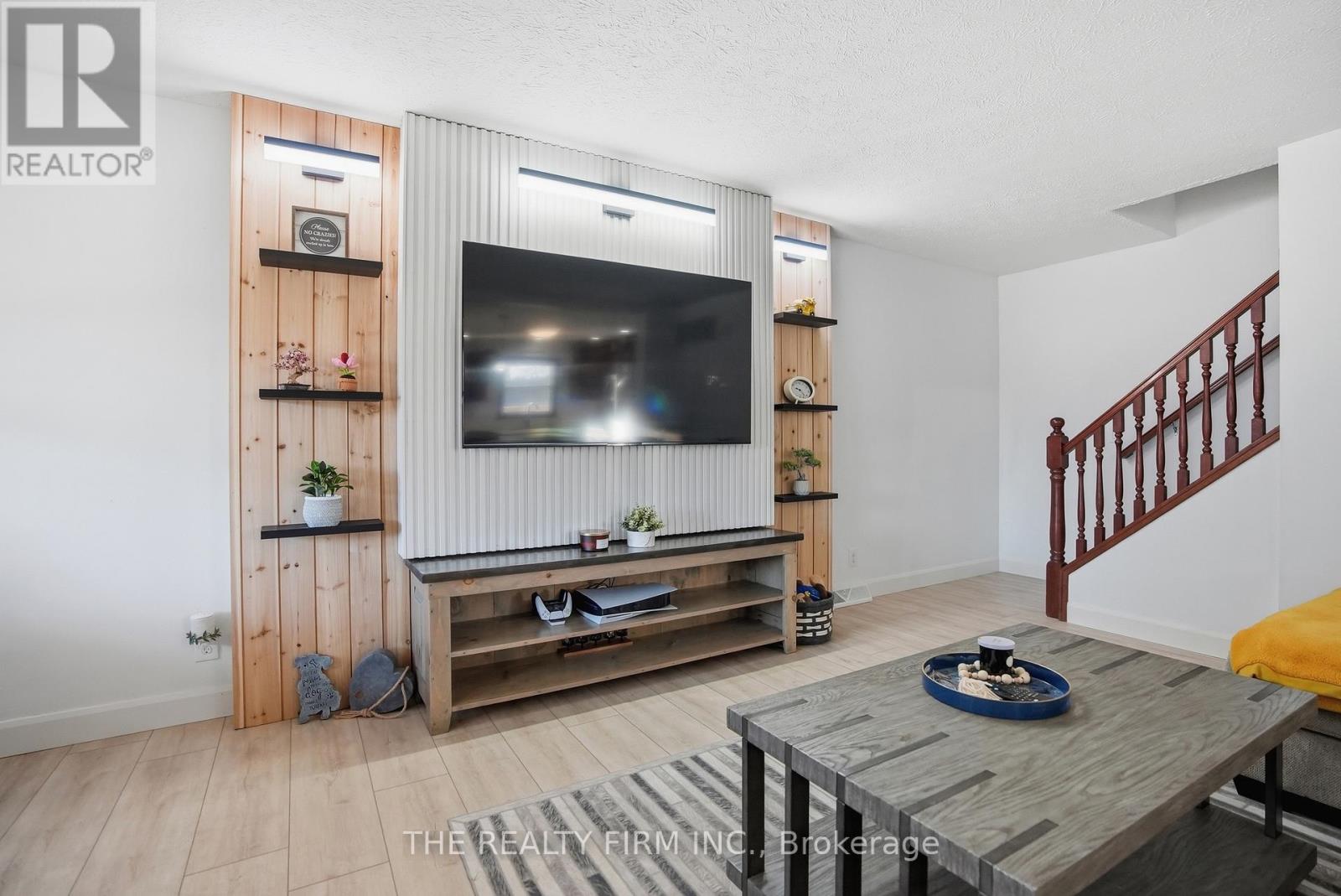 521 Ontario Street, Warwick, Ontario  N0M 2S0 - Photo 11 - X12924434