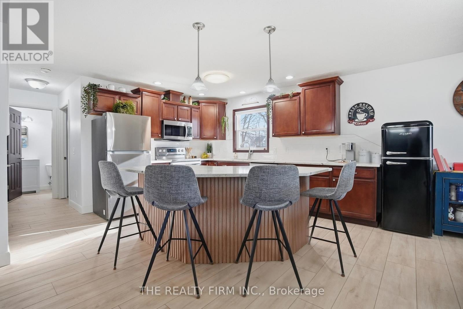 521 Ontario Street, Warwick, Ontario  N0M 2S0 - Photo 13 - X12924434