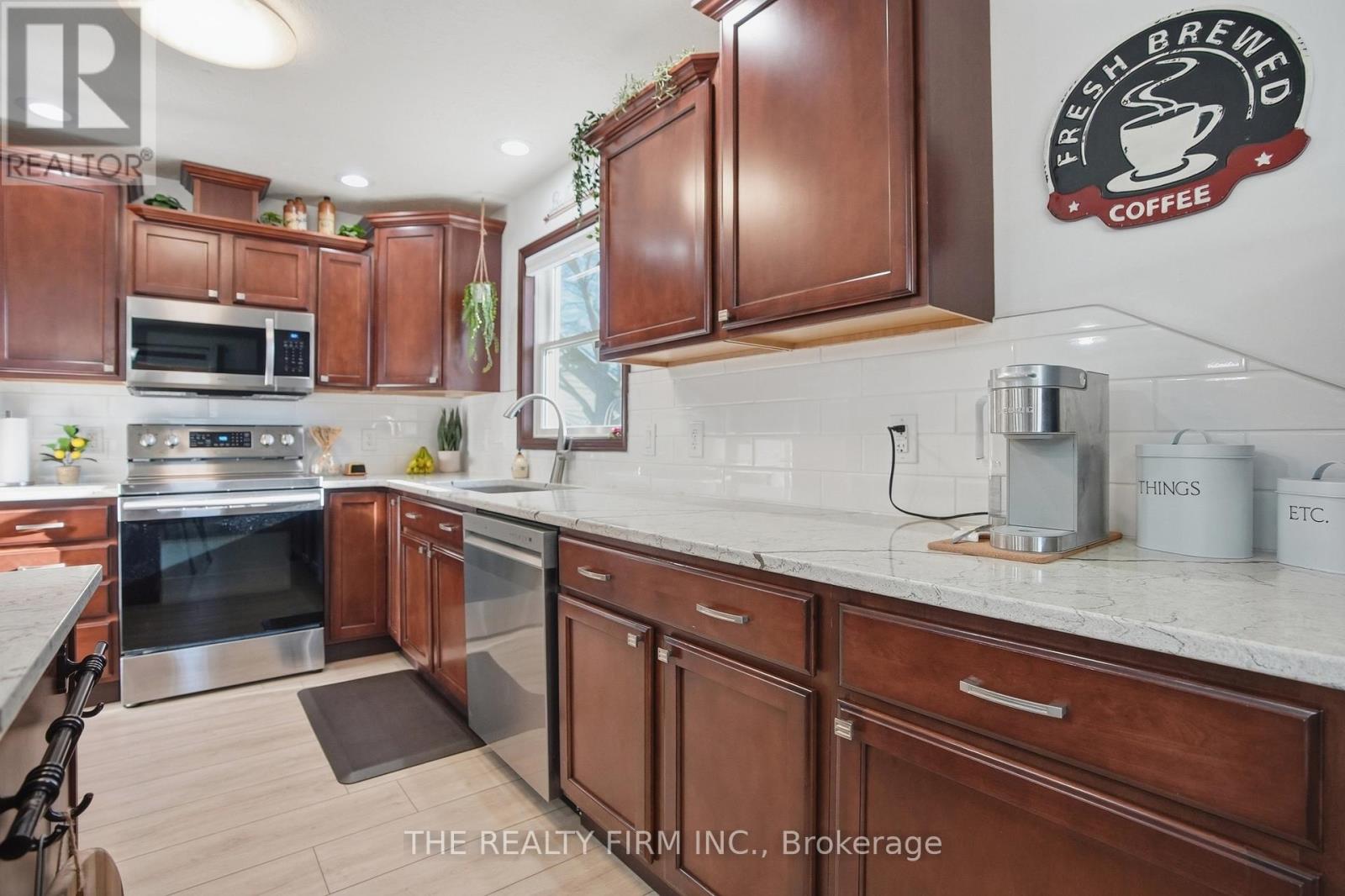 521 Ontario Street, Warwick, Ontario  N0M 2S0 - Photo 15 - X12924434