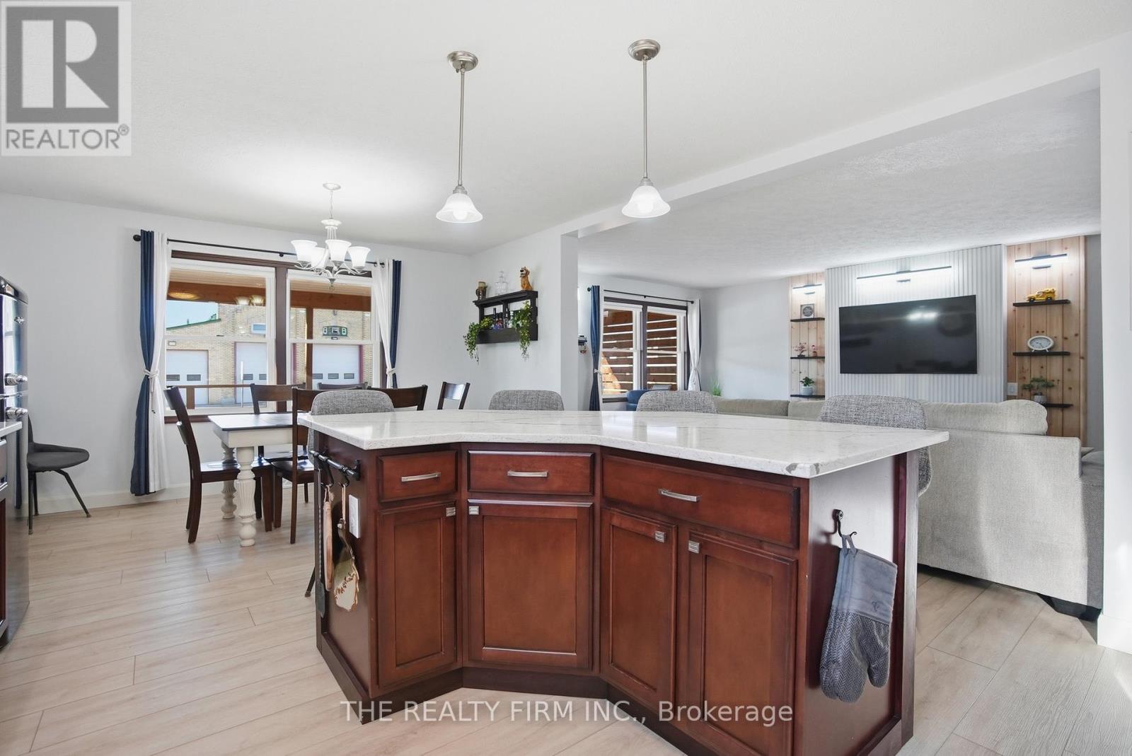 521 Ontario Street, Warwick, Ontario  N0M 2S0 - Photo 17 - X12924434