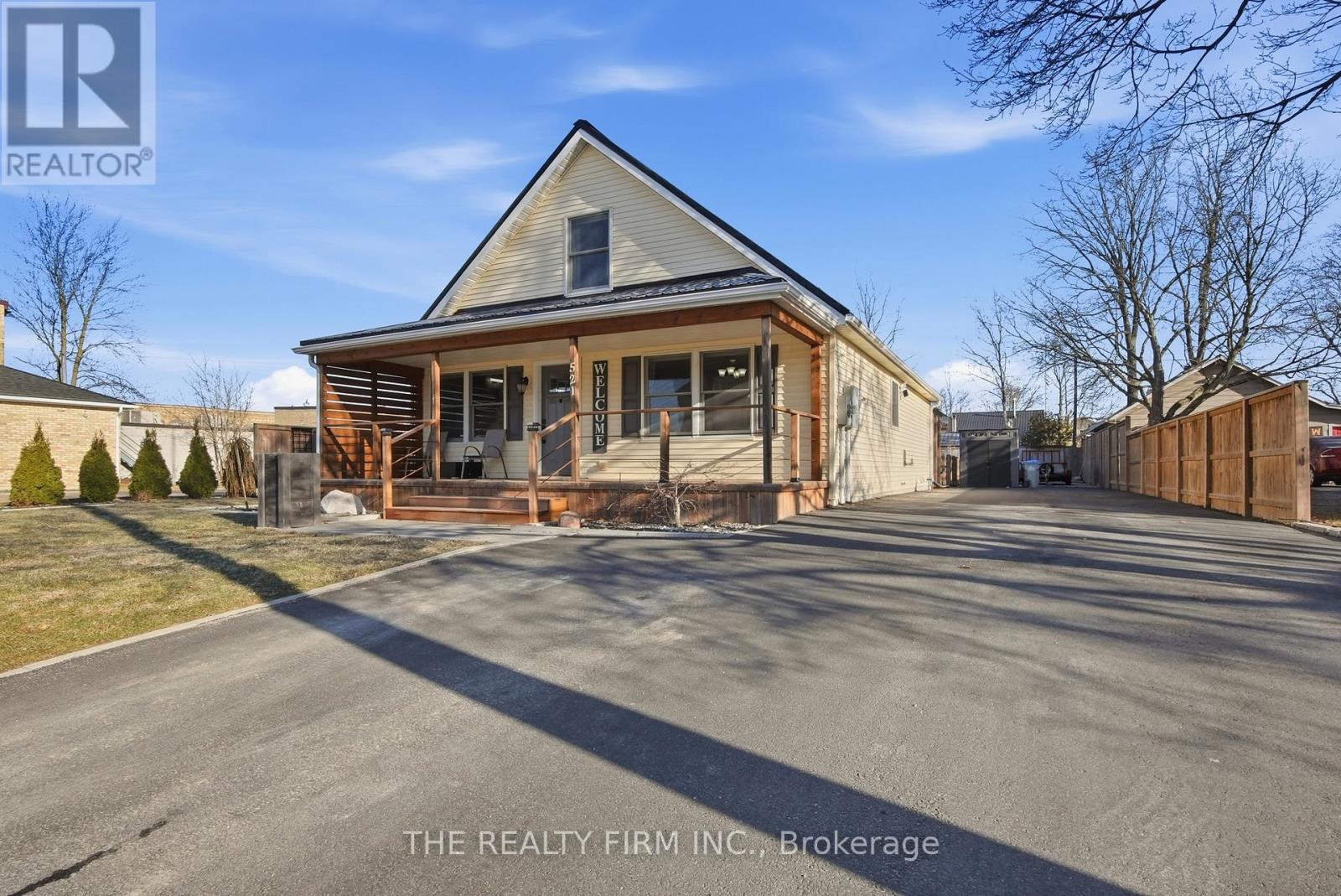 521 Ontario Street, Warwick, Ontario  N0M 2S0 - Photo 2 - X12924434