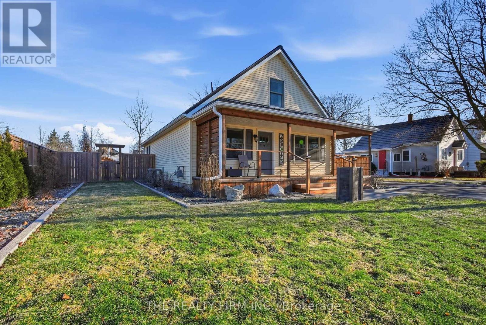 521 Ontario Street, Warwick, Ontario  N0M 2S0 - Photo 4 - X12924434