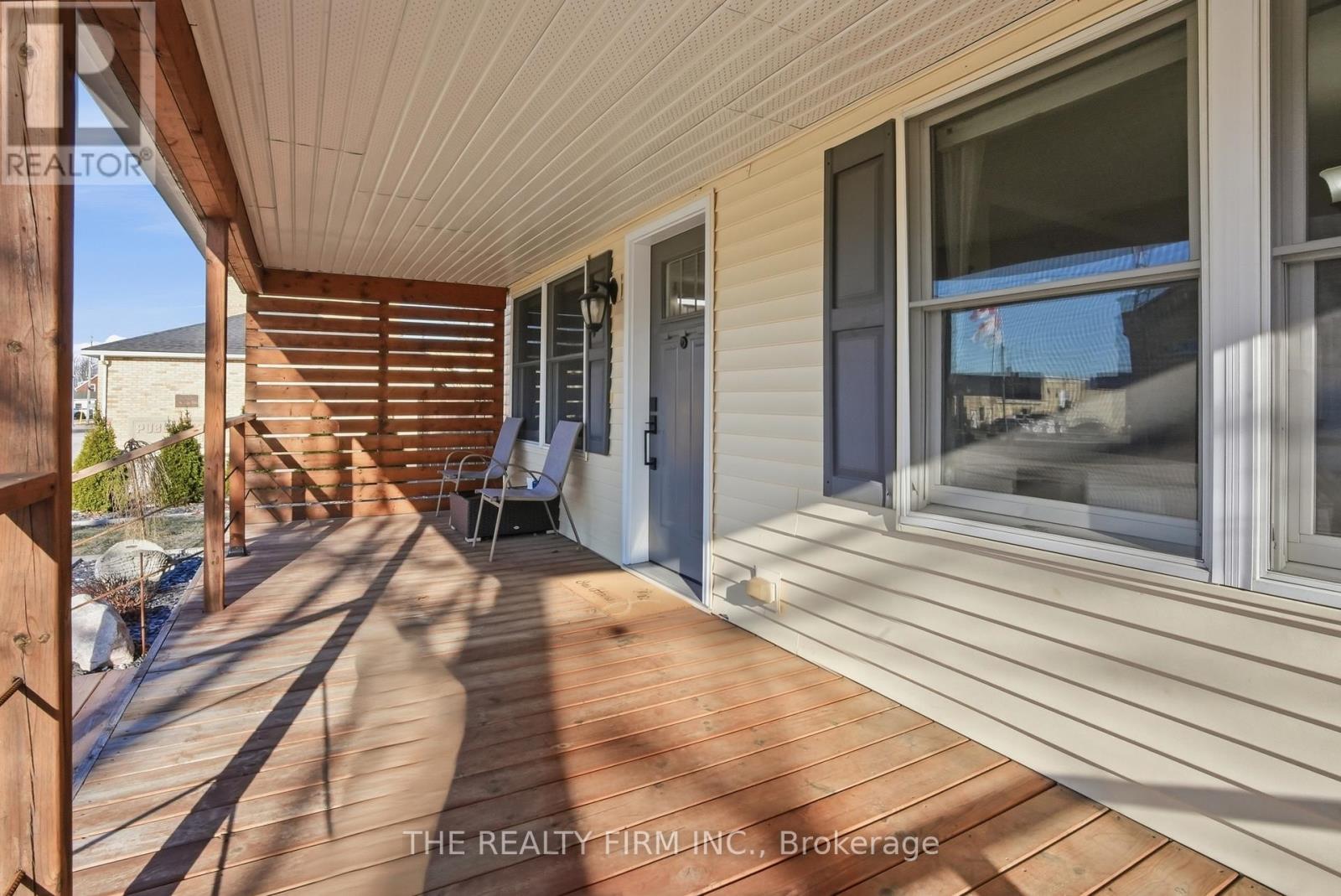 521 Ontario Street, Warwick, Ontario  N0M 2S0 - Photo 6 - X12924434