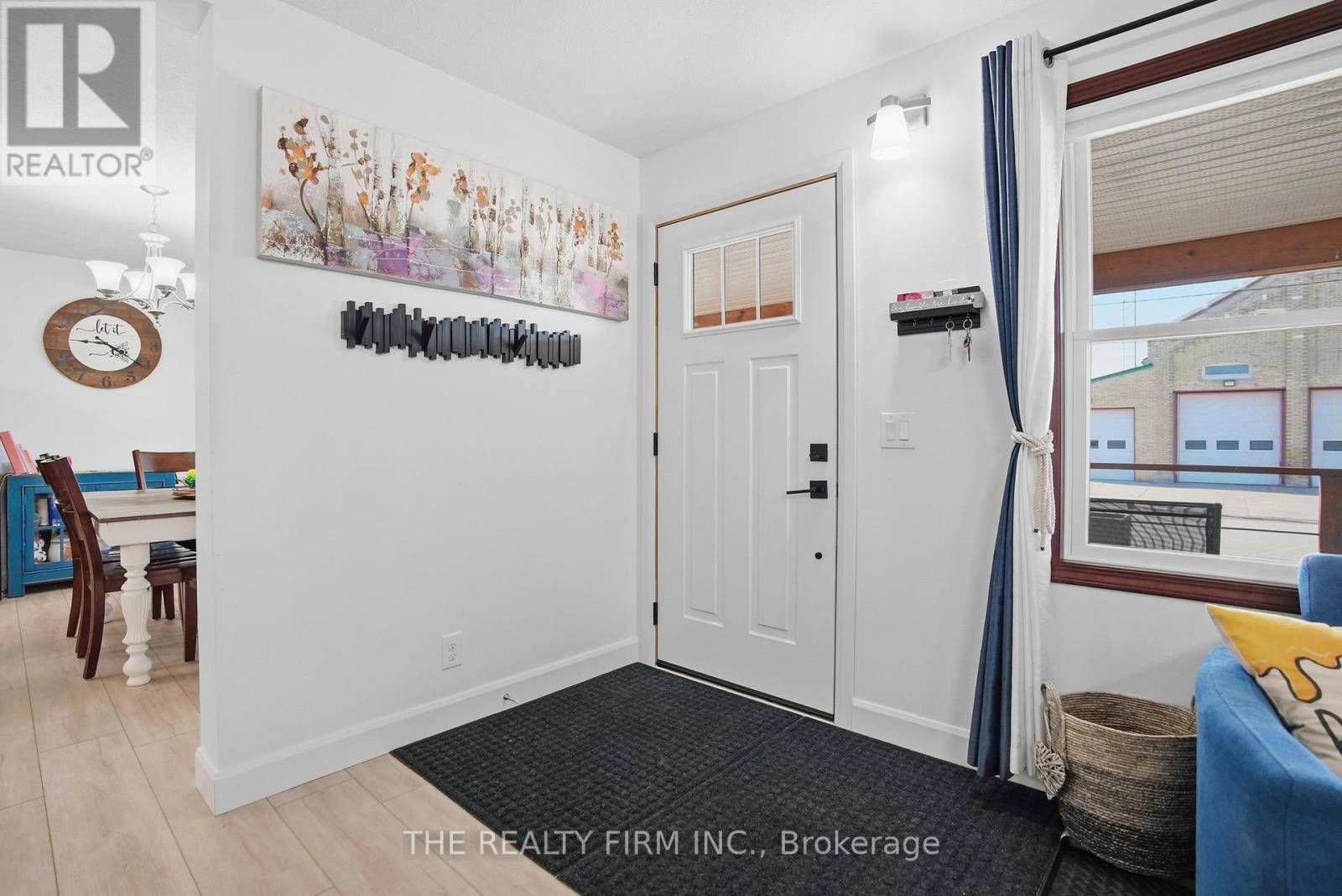 521 Ontario Street, Warwick, Ontario  N0M 2S0 - Photo 9 - X12924434