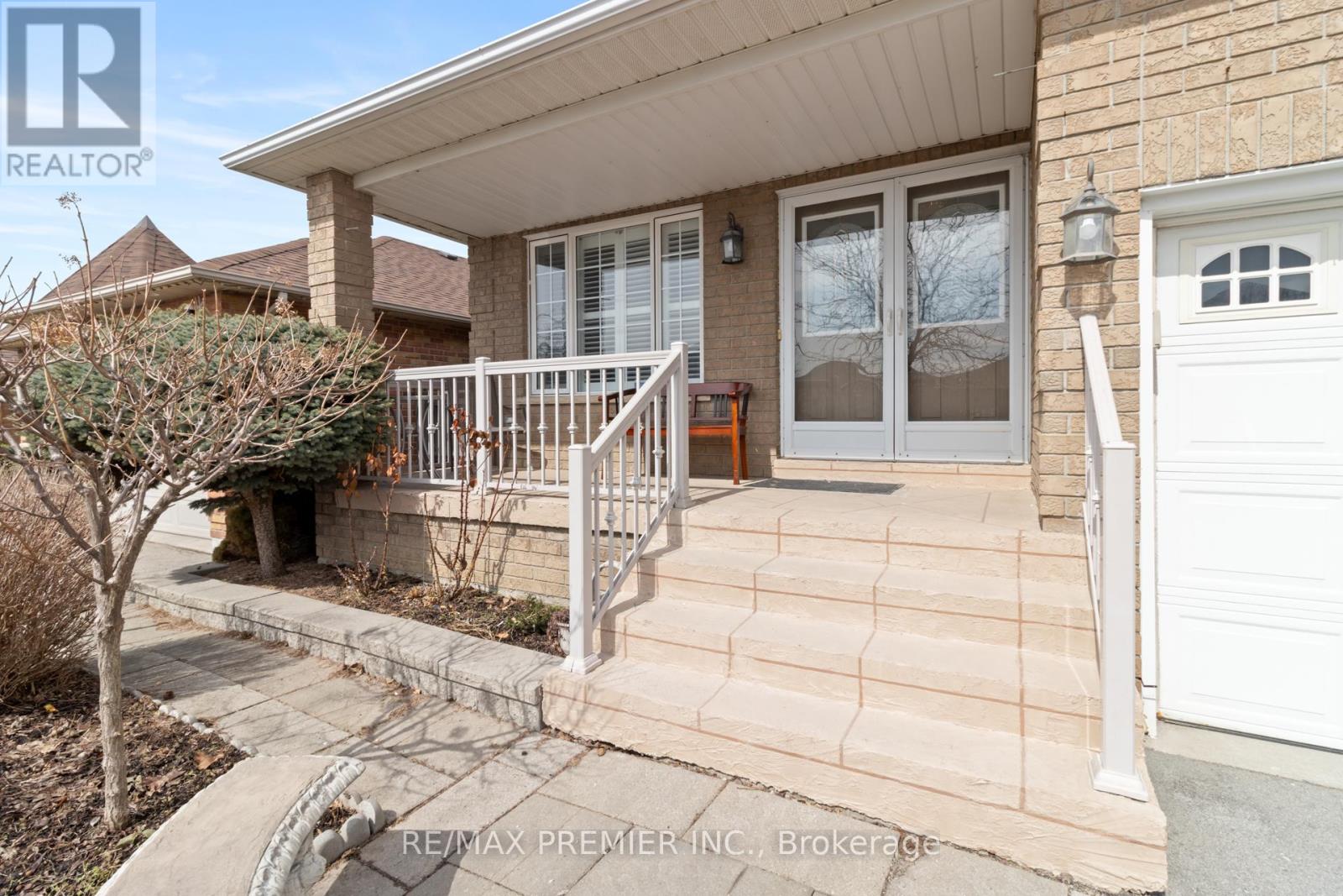 78 Rosanna Crescent, Vaughan, Ontario L6A 3E3 - Photo 3 - N12924412