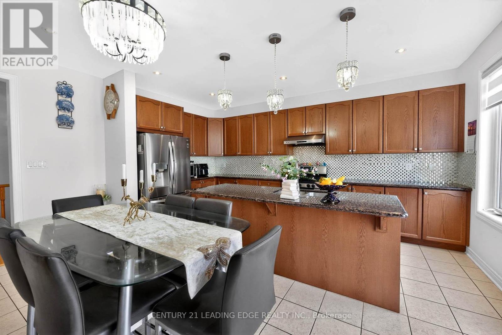 34 Buttonleaf Crescent, Whitchurch-Stouffville, Ontario  L4A 4P5 - Photo 10 - N12924422