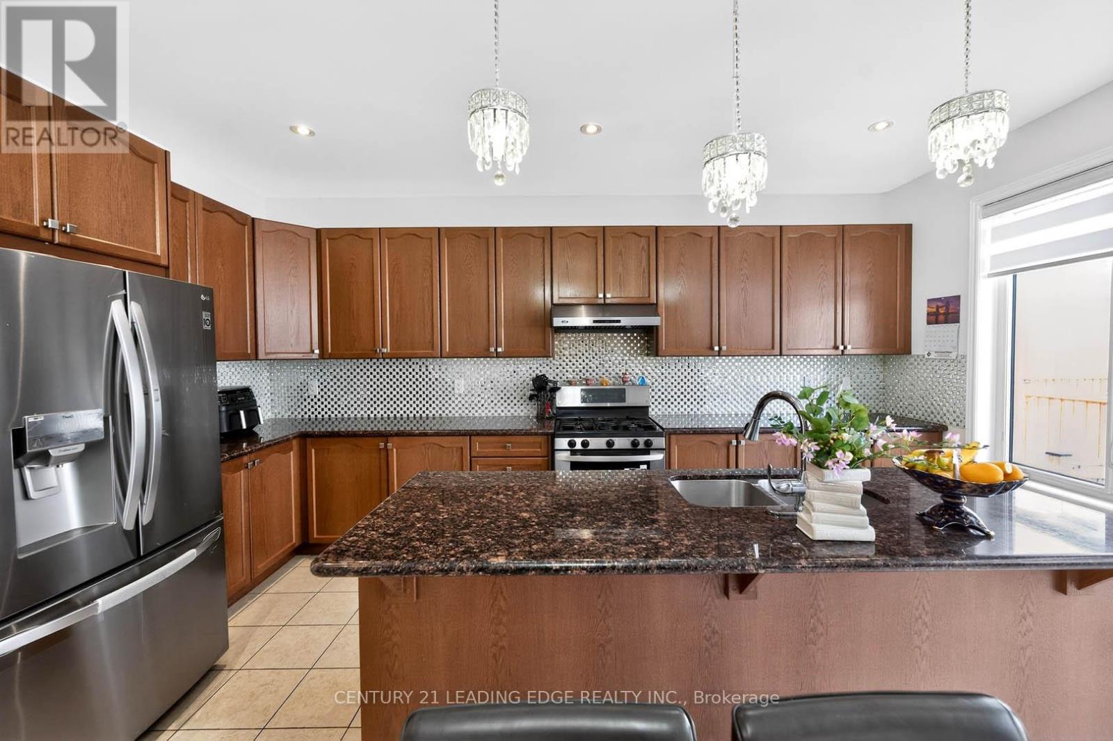 34 Buttonleaf Crescent, Whitchurch-Stouffville, Ontario  L4A 4P5 - Photo 11 - N12924422