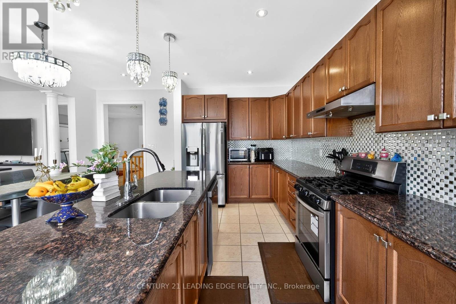 34 Buttonleaf Crescent, Whitchurch-Stouffville, Ontario  L4A 4P5 - Photo 12 - N12924422