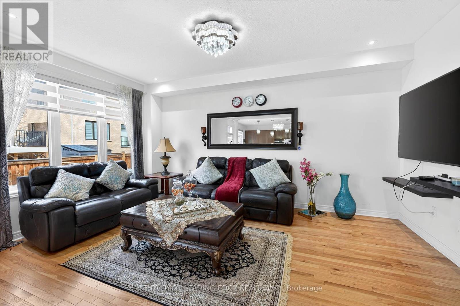 34 Buttonleaf Crescent, Whitchurch-Stouffville, Ontario  L4A 4P5 - Photo 6 - N12924422