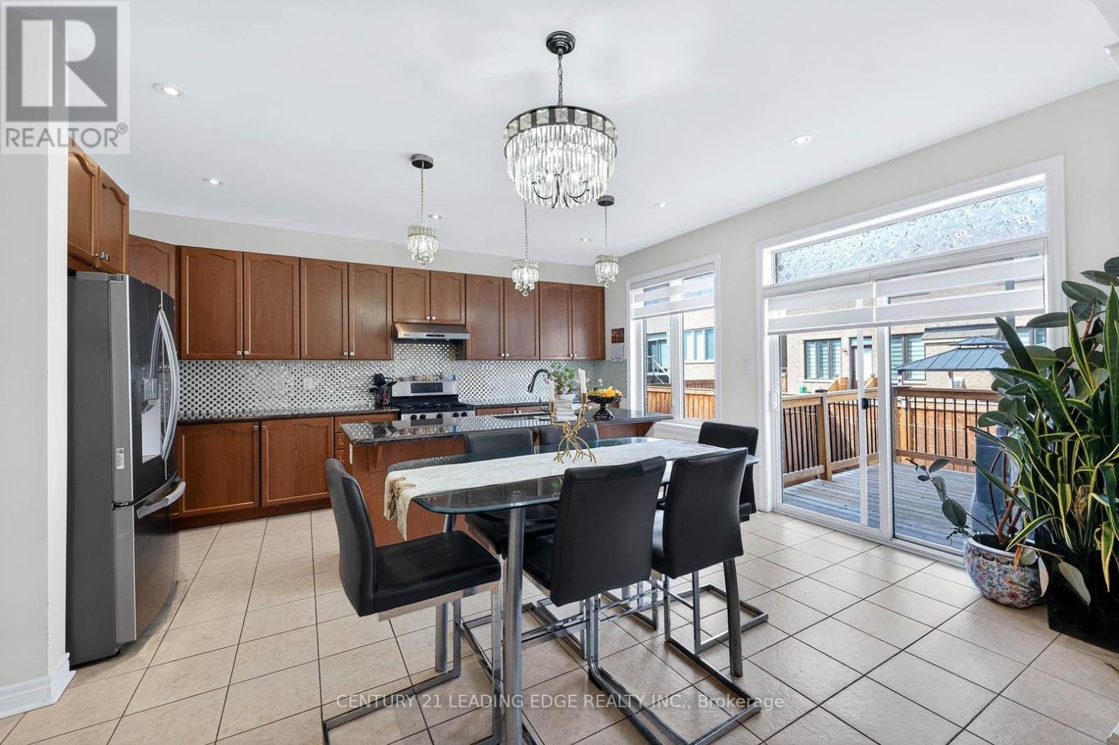 34 Buttonleaf Crescent, Whitchurch-Stouffville, Ontario  L4A 4P5 - Photo 9 - N12924422