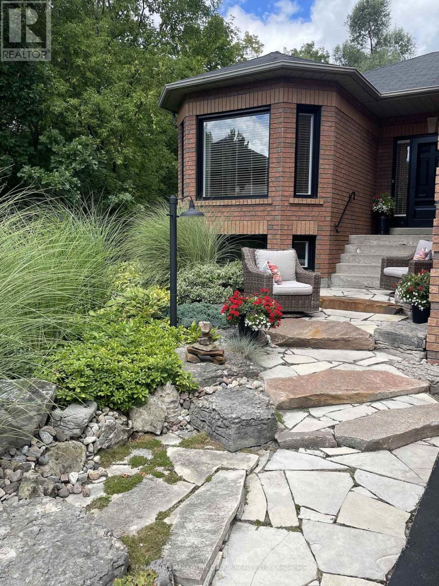 22 Margaret Place, Georgina, Ontario  L4P 3X2 - Photo 8 - N12924592