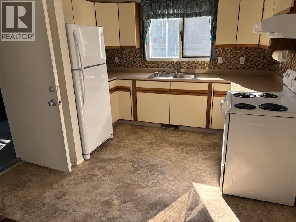 7529 11th Street, Grand Forks, British Columbia  V0H 1H0 - Photo 5 - 10380416