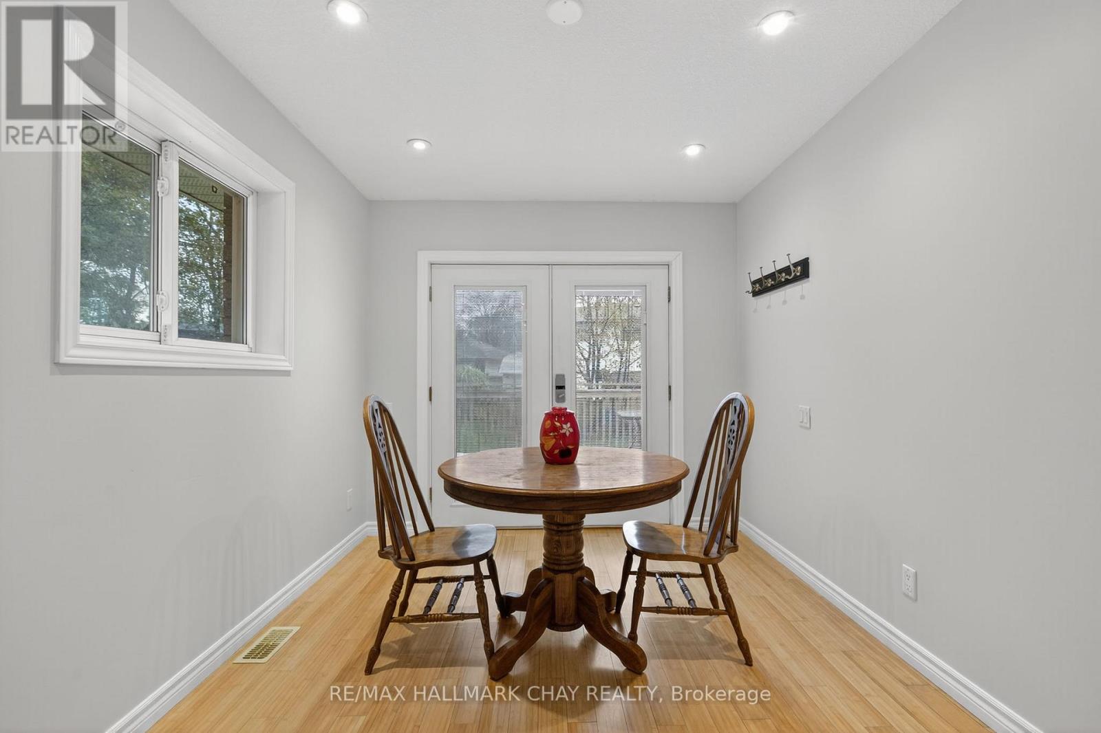 29 Oakley Park Square, Barrie (Wellington), Ontario  L4M 2K2 - Photo 11 - S12924452