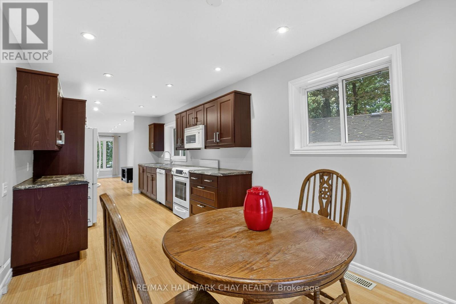 29 Oakley Park Square, Barrie (Wellington), Ontario  L4M 2K2 - Photo 12 - S12924452