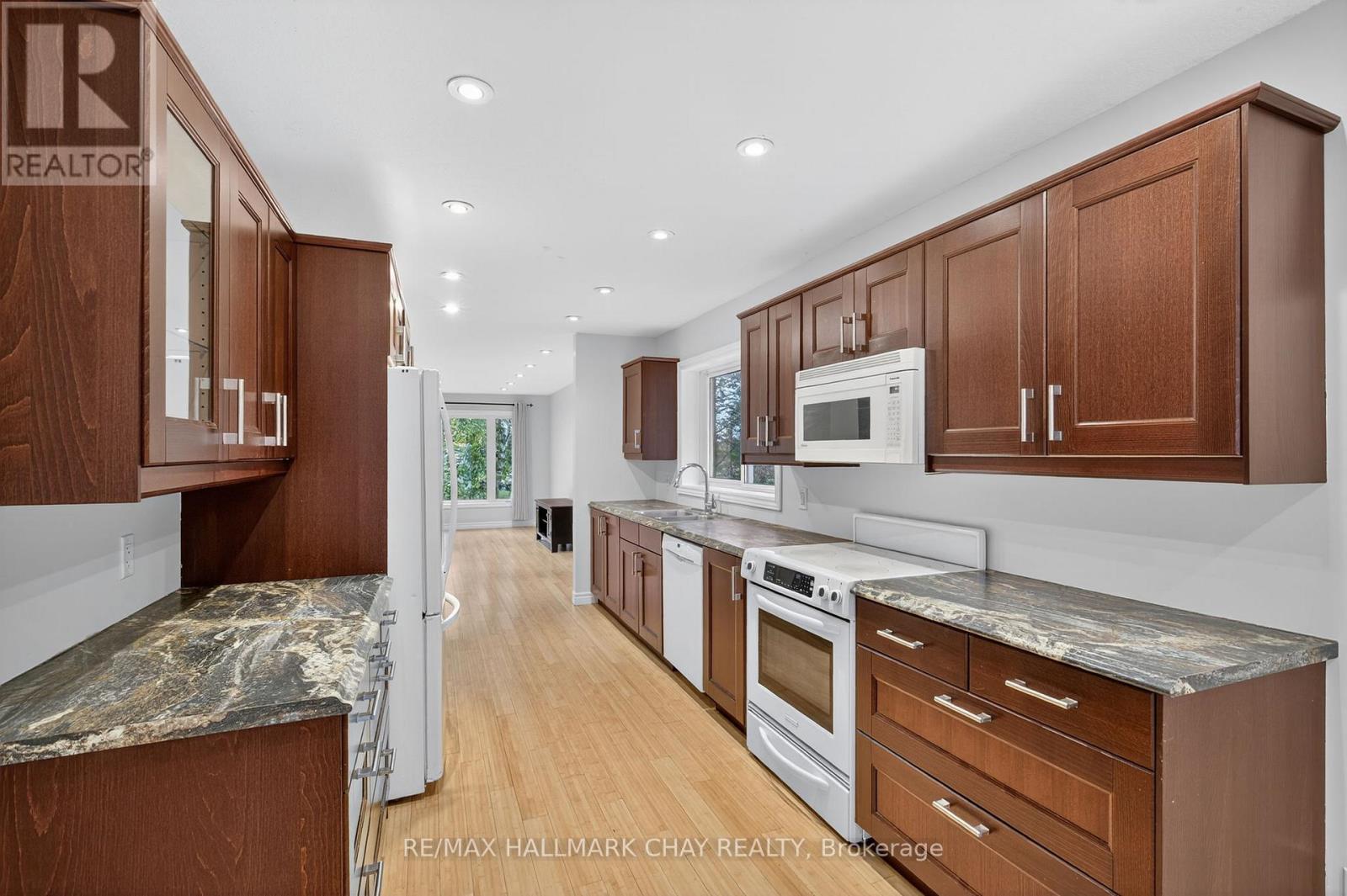 29 Oakley Park Square, Barrie (Wellington), Ontario  L4M 2K2 - Photo 13 - S12924452