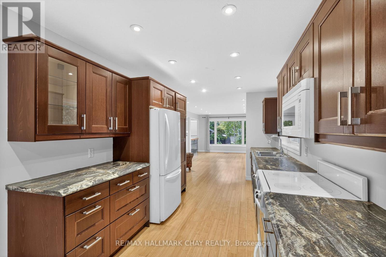 29 Oakley Park Square, Barrie (Wellington), Ontario  L4M 2K2 - Photo 14 - S12924452