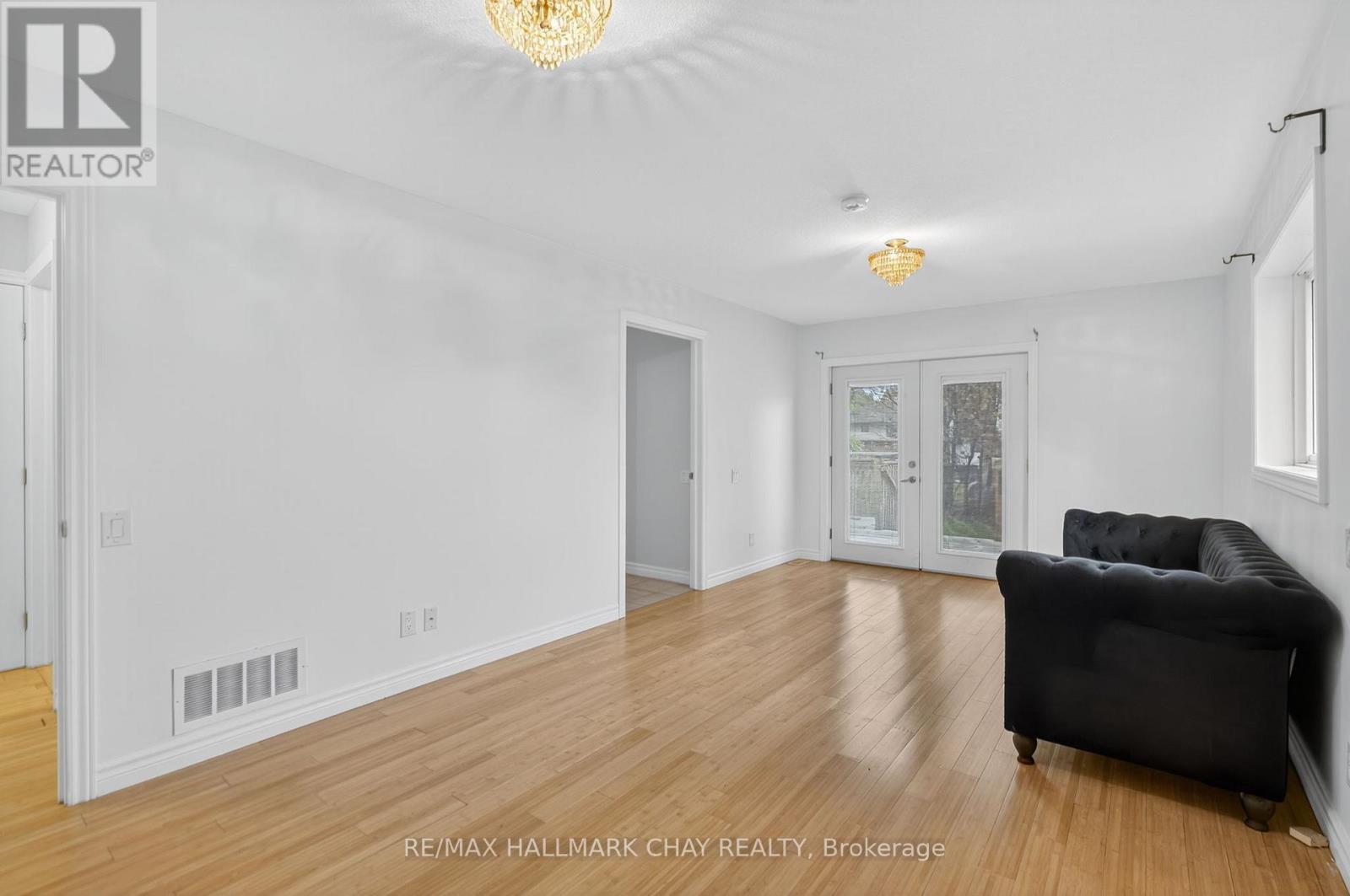 29 Oakley Park Square, Barrie (Wellington), Ontario  L4M 2K2 - Photo 18 - S12924452