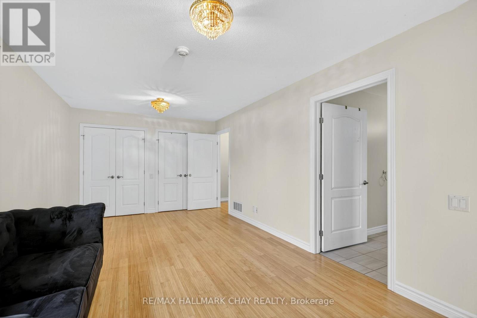 29 Oakley Park Square, Barrie (Wellington), Ontario  L4M 2K2 - Photo 19 - S12924452