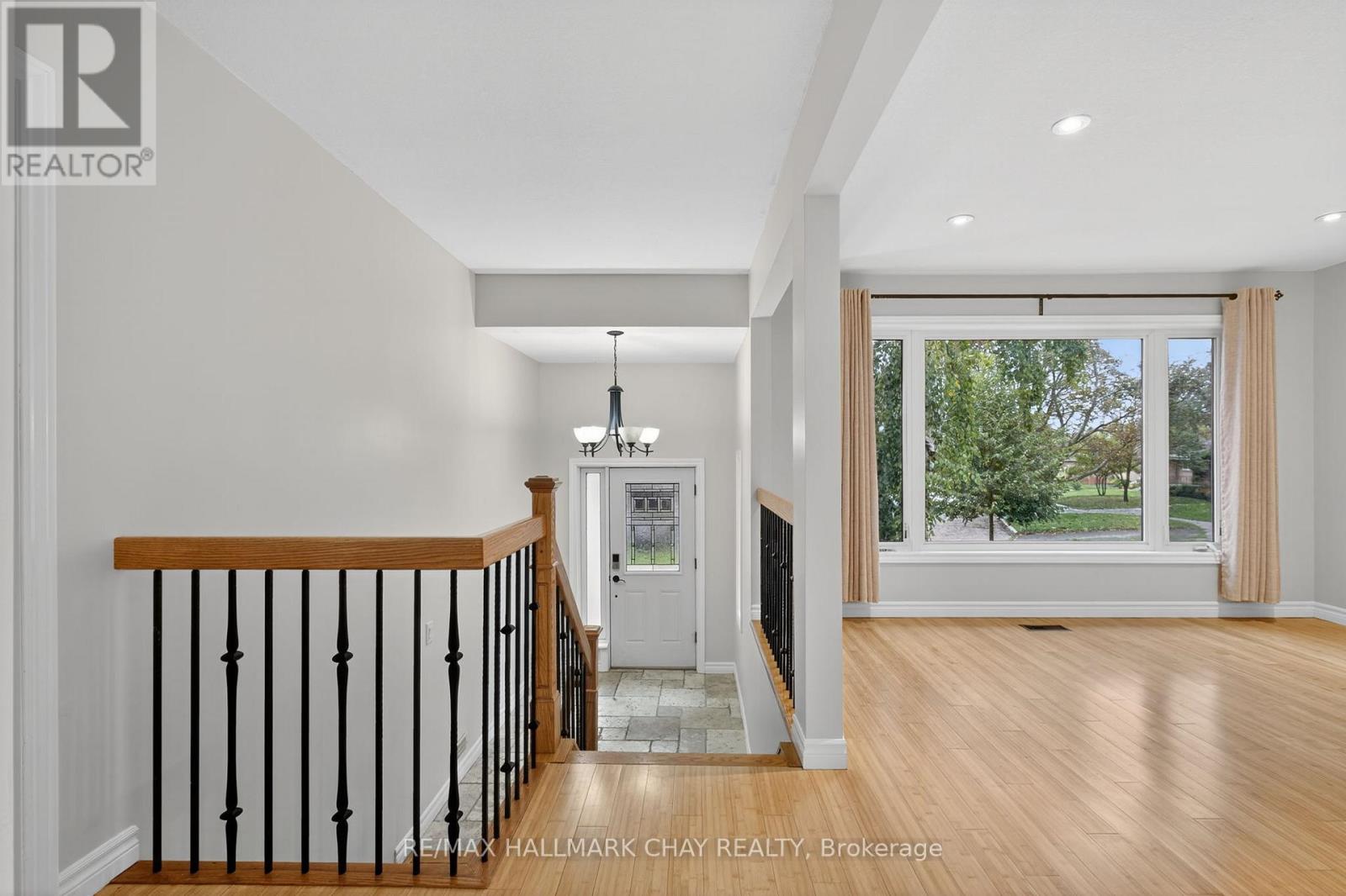 29 Oakley Park Square, Barrie (Wellington), Ontario  L4M 2K2 - Photo 4 - S12924452