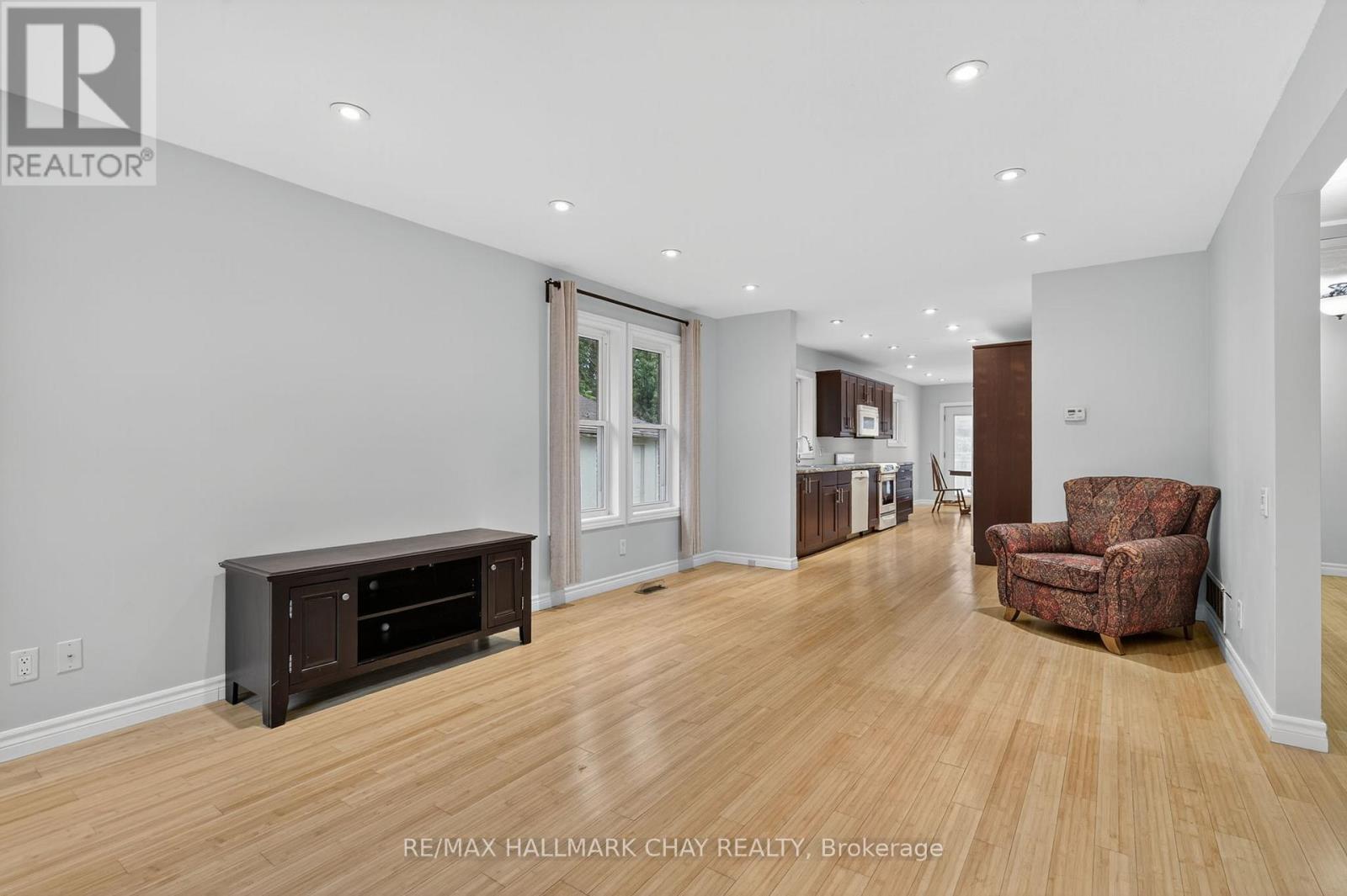 29 Oakley Park Square, Barrie (Wellington), Ontario  L4M 2K2 - Photo 7 - S12924452