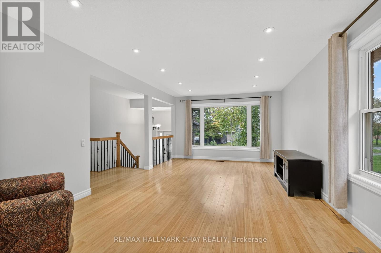 29 Oakley Park Square, Barrie (Wellington), Ontario  L4M 2K2 - Photo 9 - S12924452