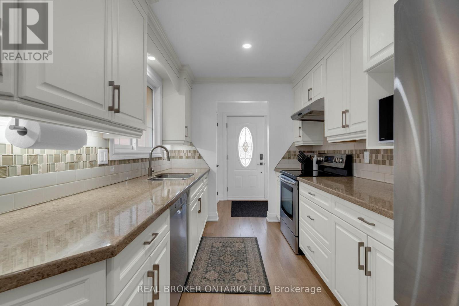 15 Buchanan Street, Barrie, Ontario  L4M 6B7 - Photo 10 - S12924506