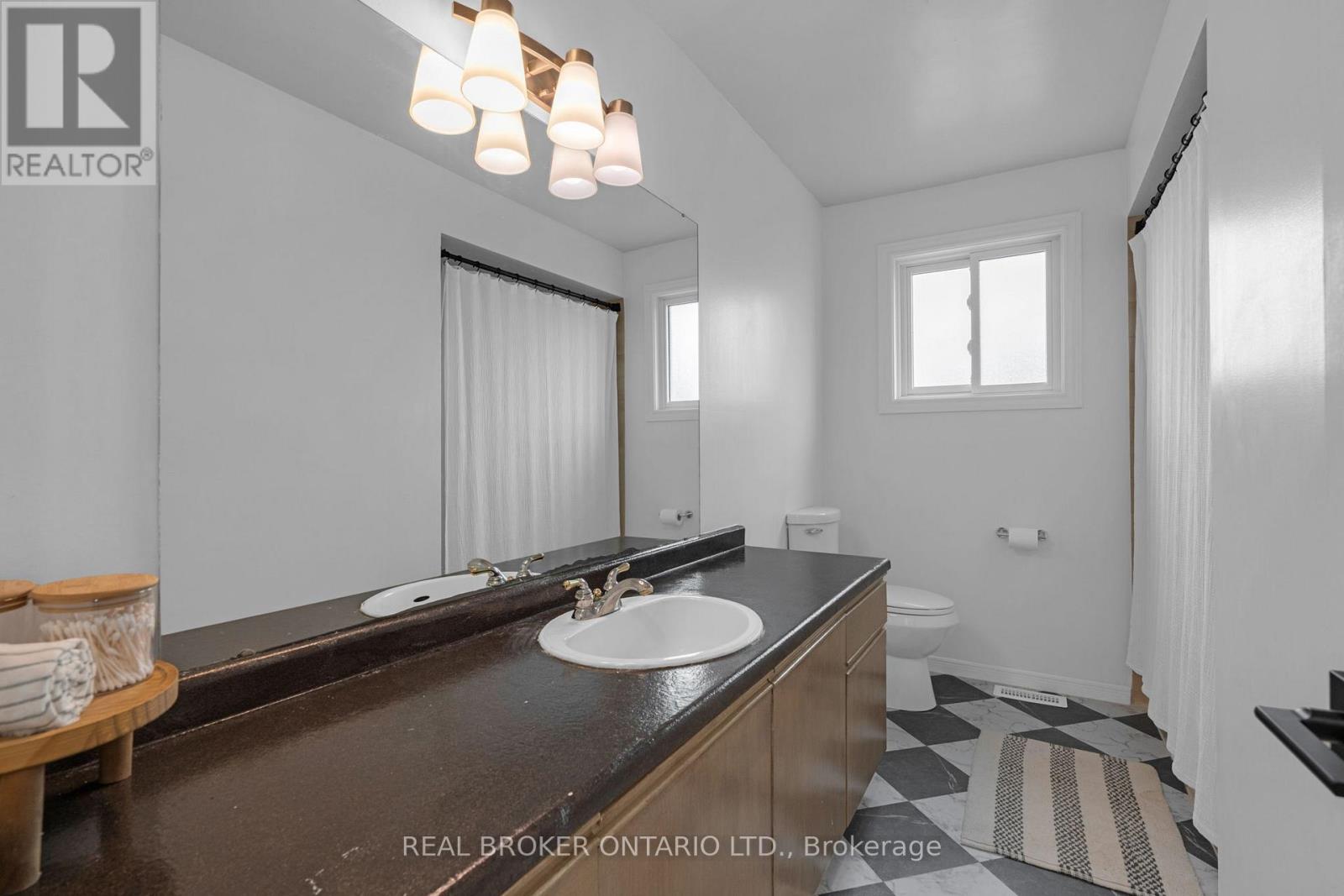 15 Buchanan Street, Barrie, Ontario  L4M 6B7 - Photo 25 - S12924506