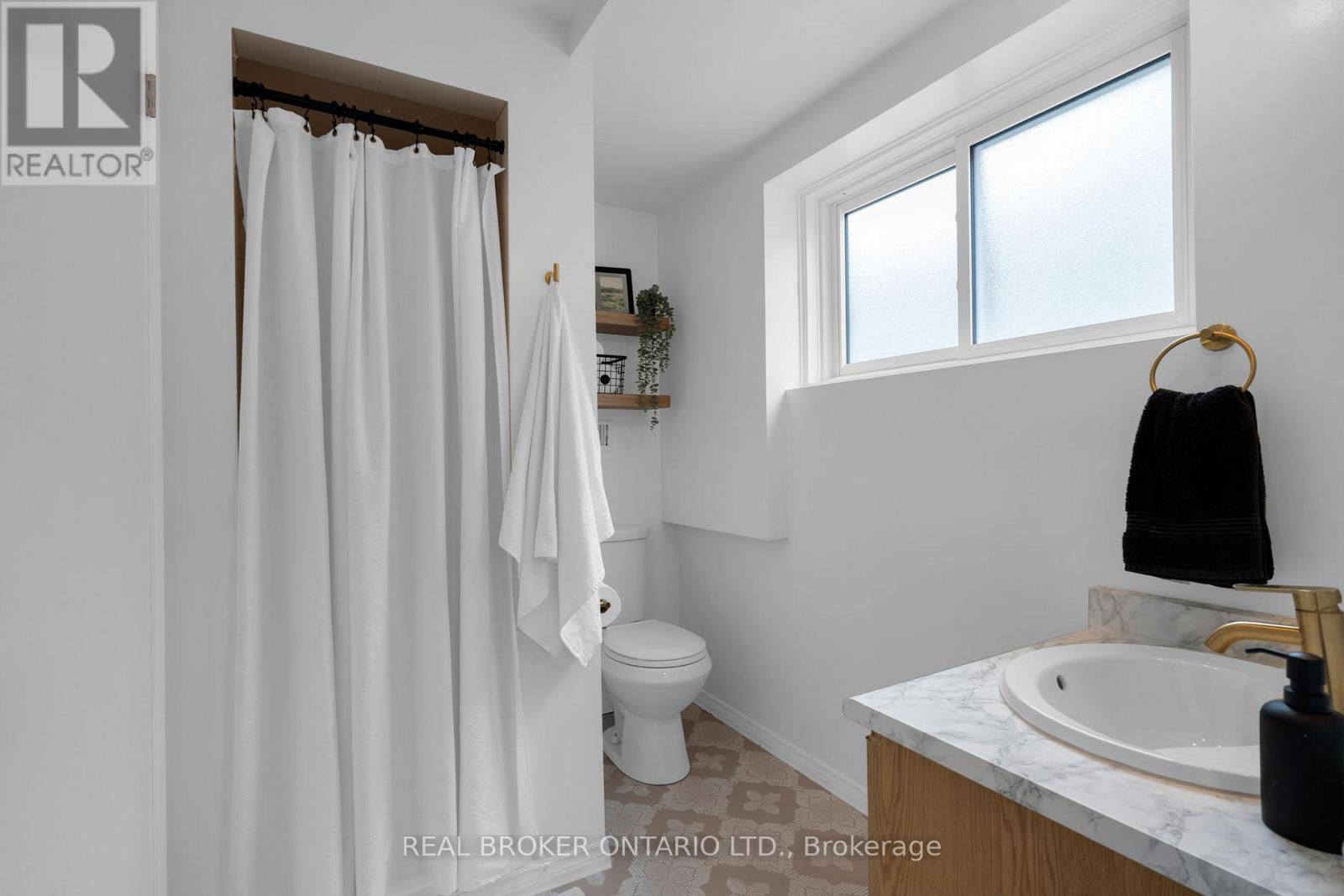 15 Buchanan Street, Barrie, Ontario  L4M 6B7 - Photo 34 - S12924506