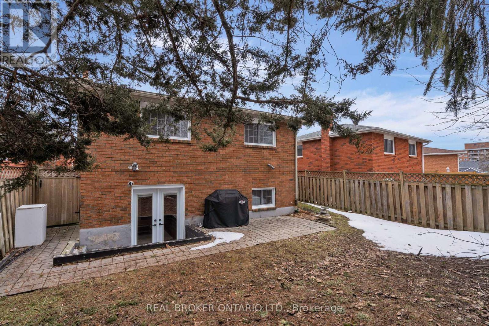 15 Buchanan Street, Barrie, Ontario  L4M 6B7 - Photo 39 - S12924506