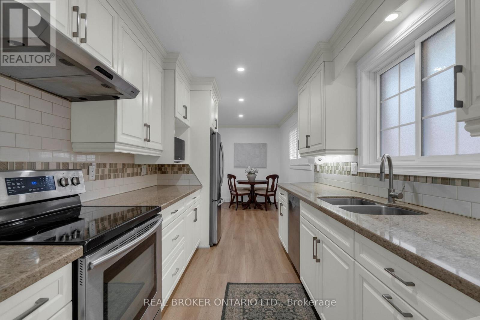 15 Buchanan Street, Barrie, Ontario  L4M 6B7 - Photo 9 - S12924506