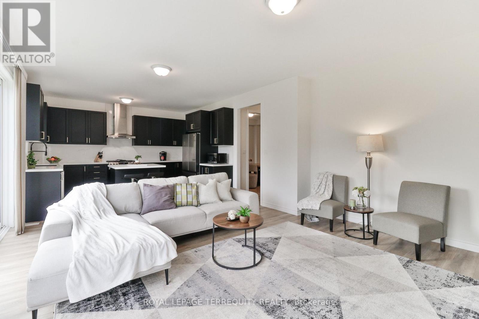 26 Sanford Circle, Springwater, Ontario  L9X 2A8 - Photo 13 - S12924562