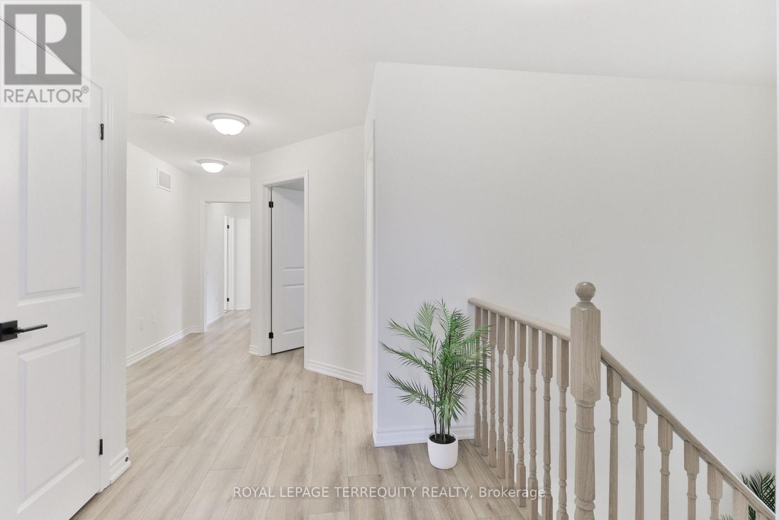 26 Sanford Circle, Springwater, Ontario  L9X 2A8 - Photo 14 - S12924562