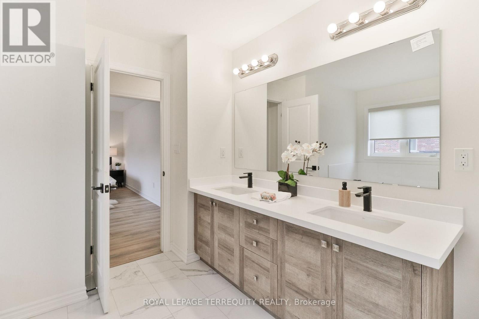 26 Sanford Circle, Springwater, Ontario  L9X 2A8 - Photo 18 - S12924562