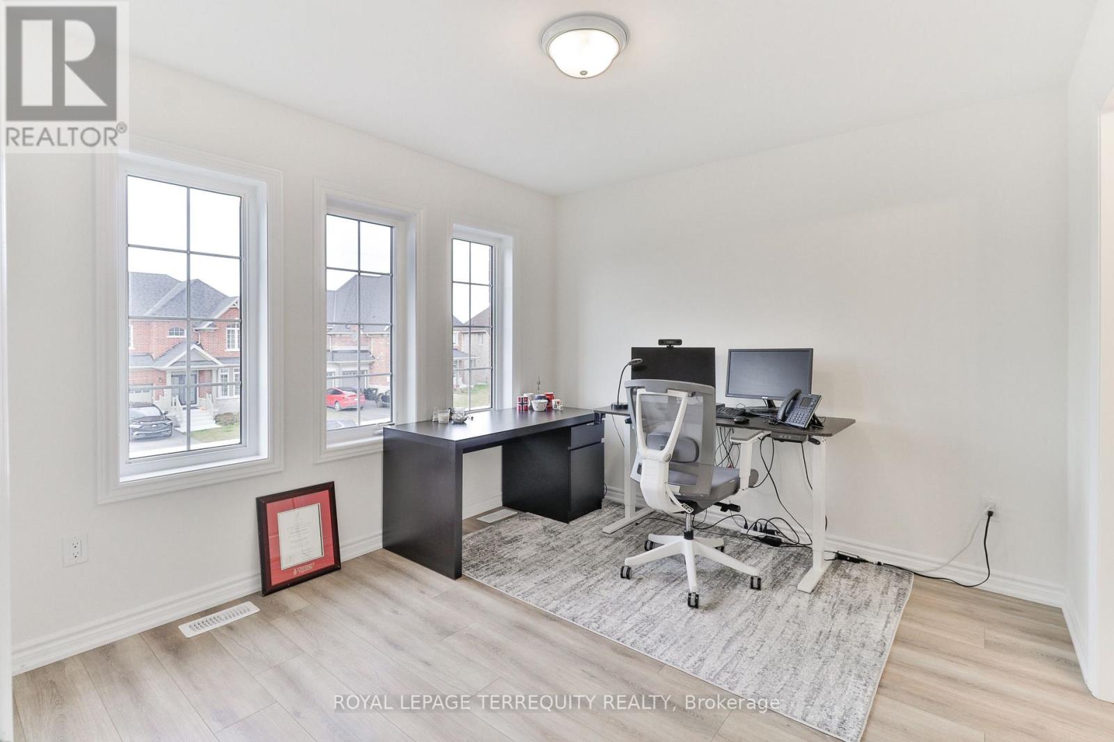 26 Sanford Circle, Springwater, Ontario  L9X 2A8 - Photo 23 - S12924562