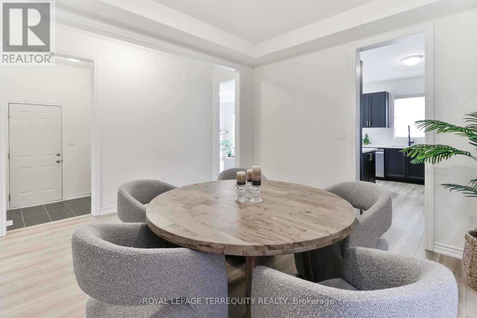 26 Sanford Circle, Springwater, Ontario  L9X 2A8 - Photo 7 - S12924562