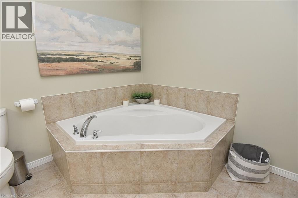 111 Magnolia Crescent, Grimsby, Ontario  L3M 5R5 - Photo 30 - 40814822