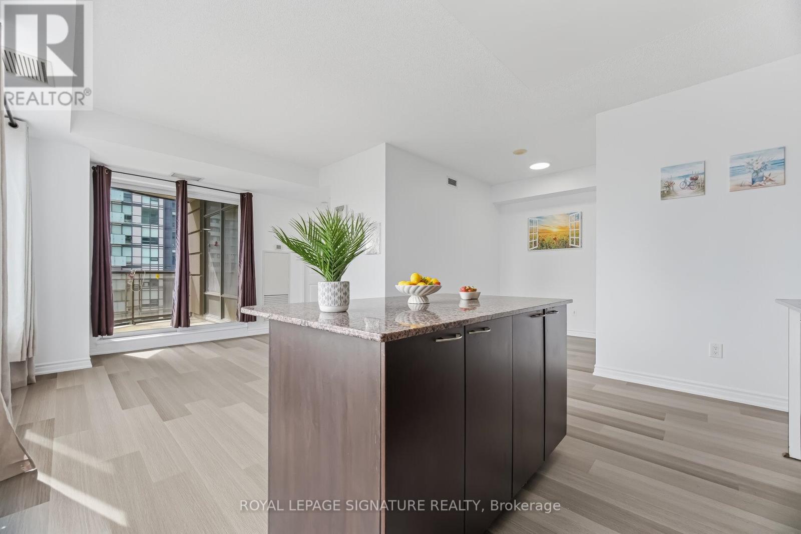 2608 - 385 Prince Of Wales Drive, Mississauga, Ontario  L5B 0C6 - Photo 15 - W12924444