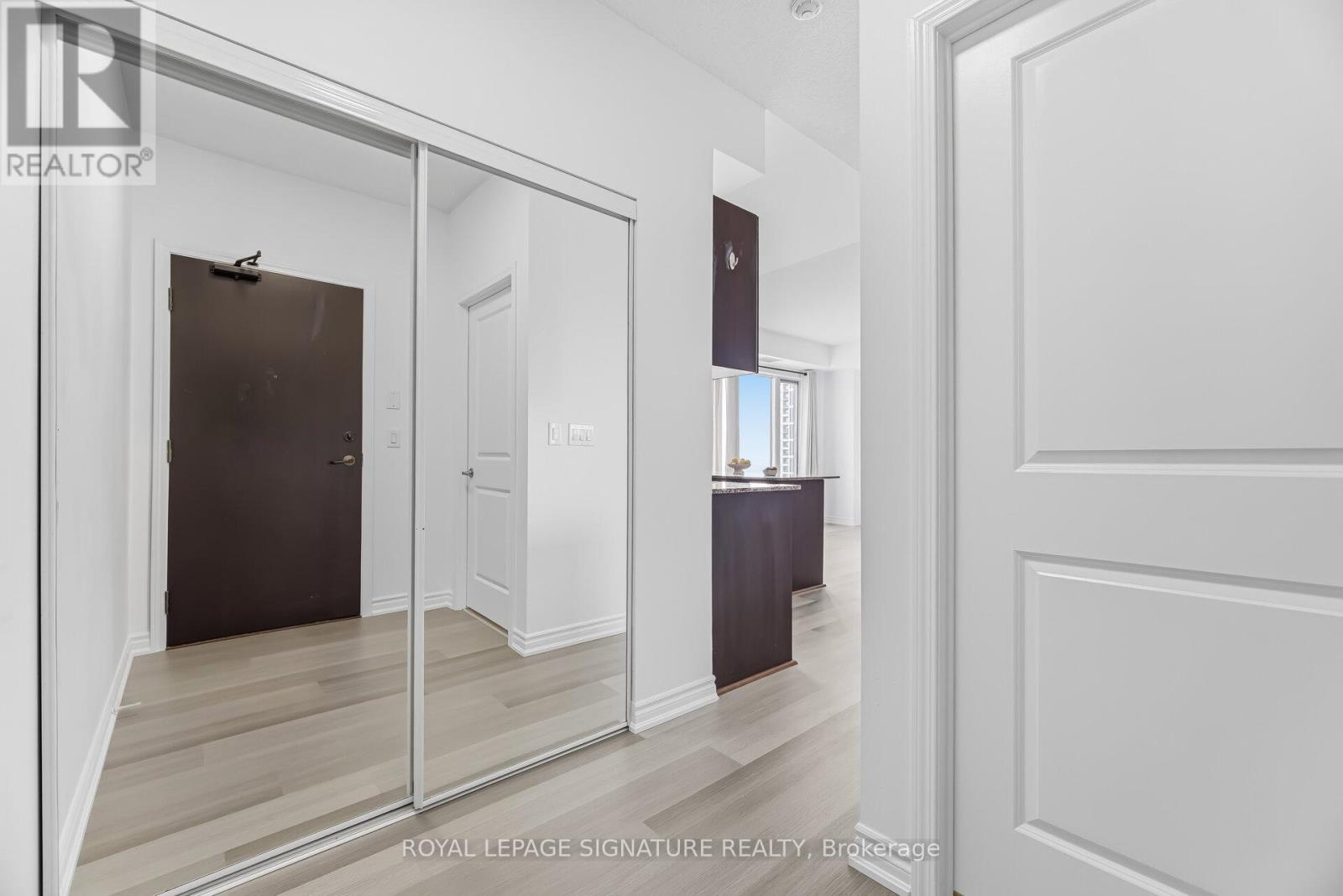 2608 - 385 Prince Of Wales Drive, Mississauga, Ontario  L5B 0C6 - Photo 7 - W12924444