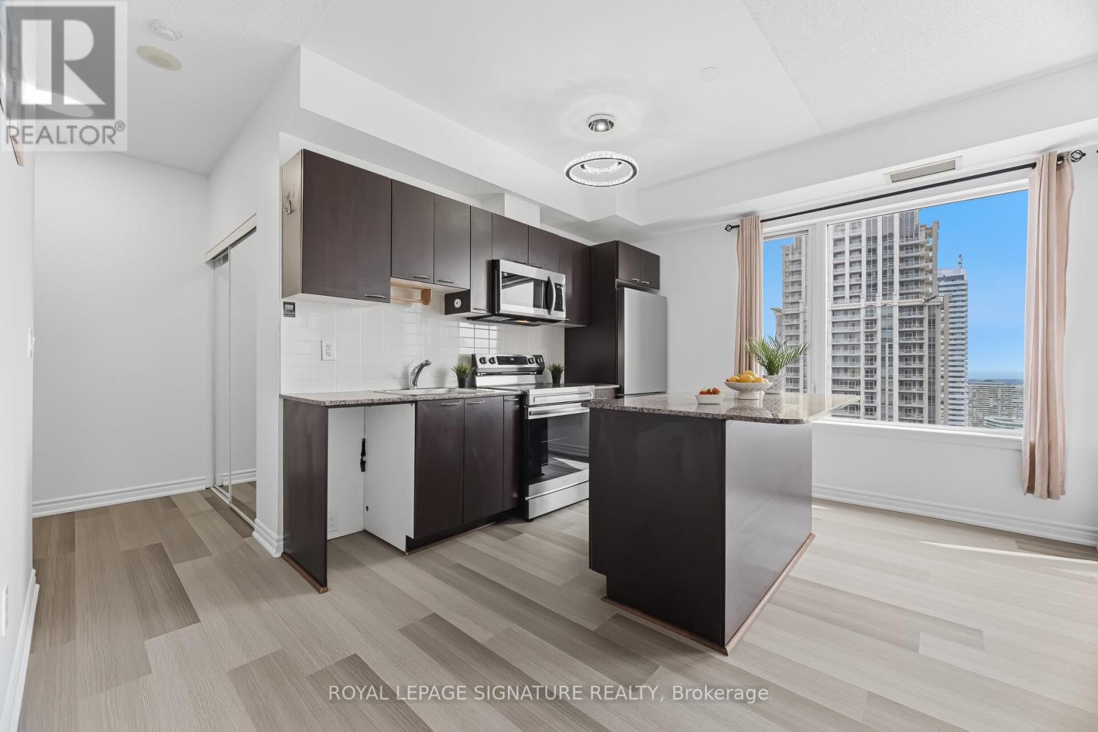 2608 - 385 Prince Of Wales Drive, Mississauga, Ontario  L5B 0C6 - Photo 9 - W12924444