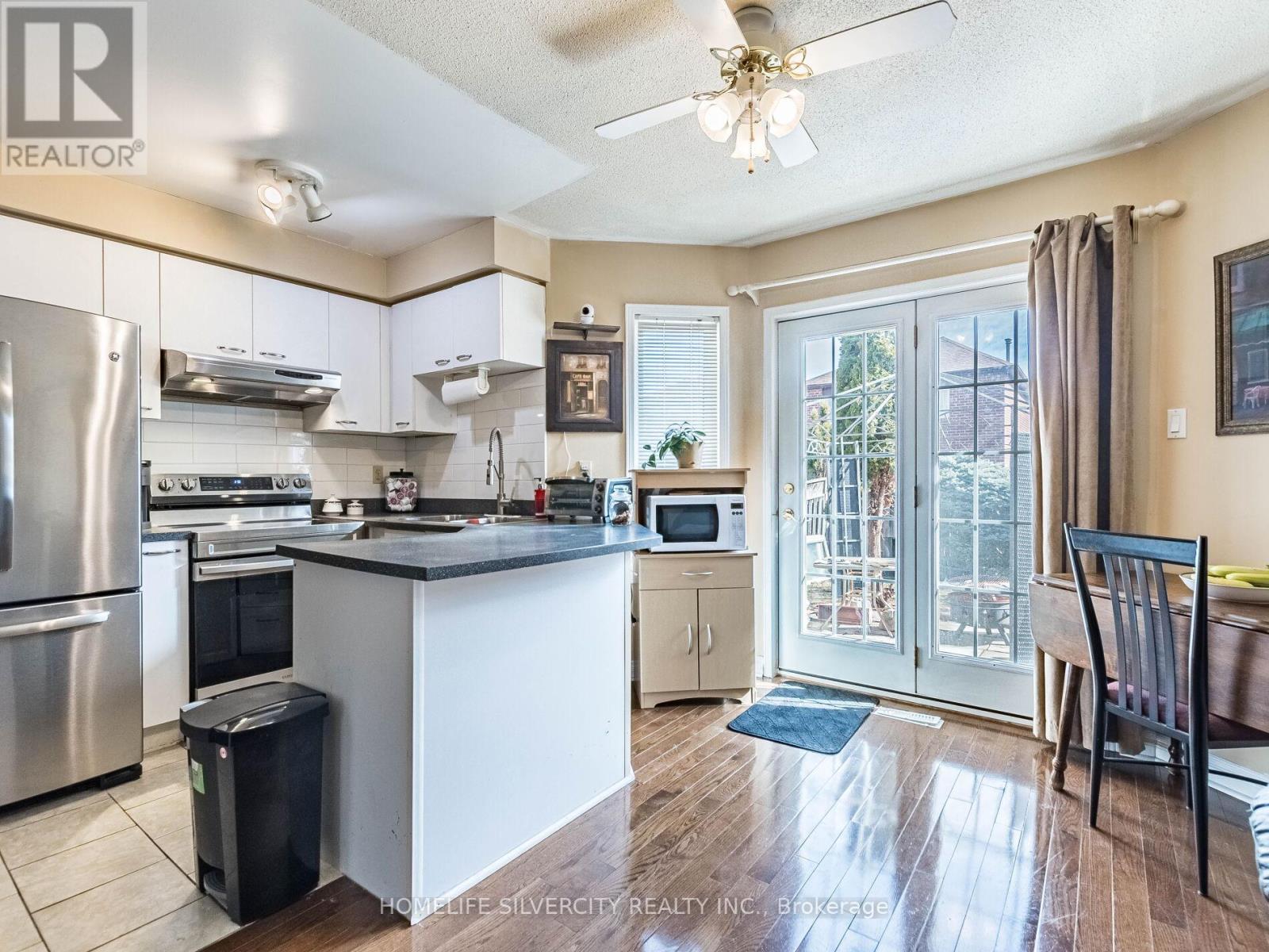 110 Richwood Crescent, Brampton, Ontario  L6X 4K7 - Photo 12 - W12924450