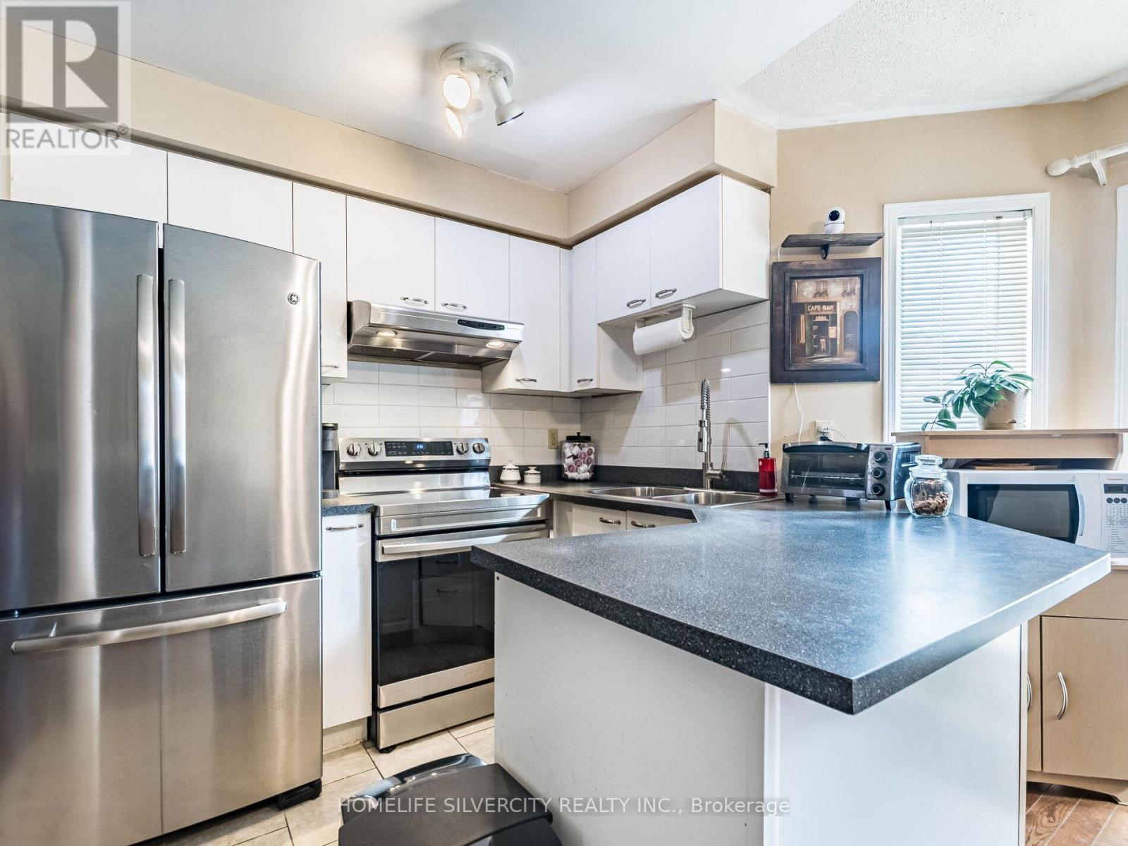 110 Richwood Crescent, Brampton, Ontario  L6X 4K7 - Photo 19 - W12924450