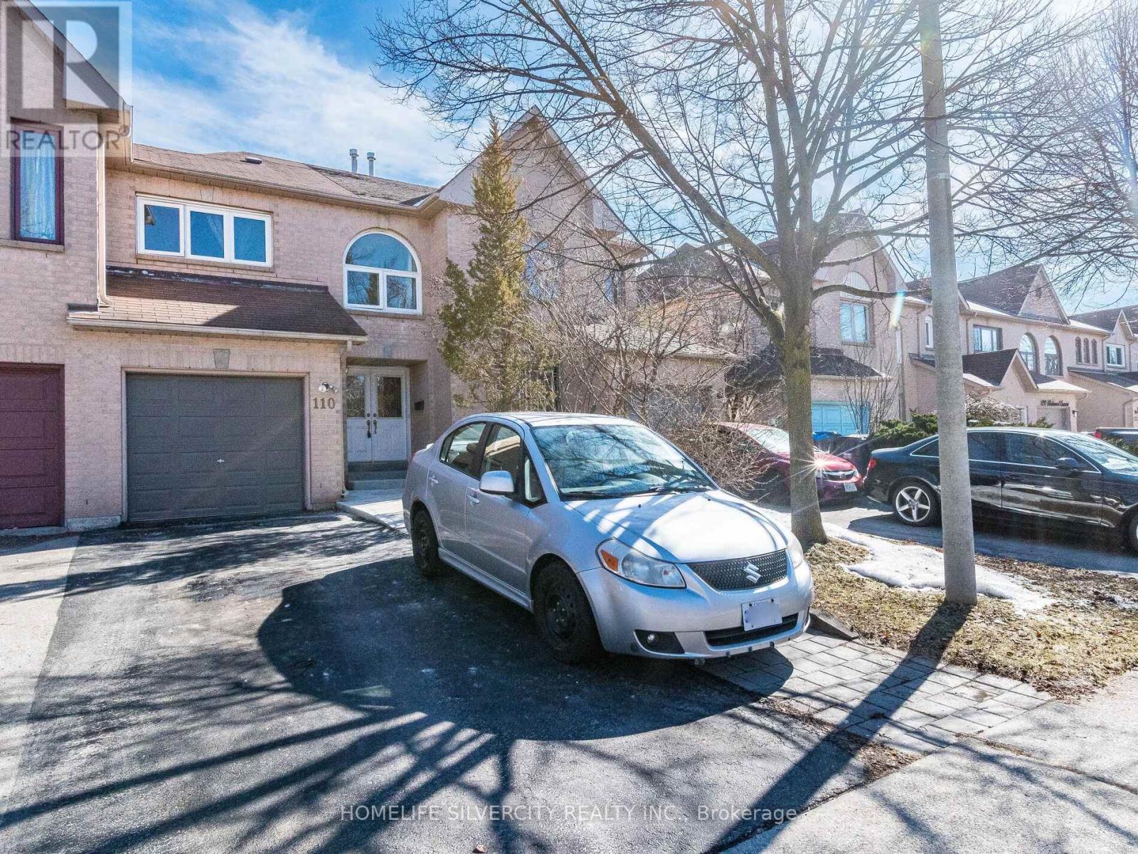 110 Richwood Crescent, Brampton, Ontario  L6X 4K7 - Photo 2 - W12924450